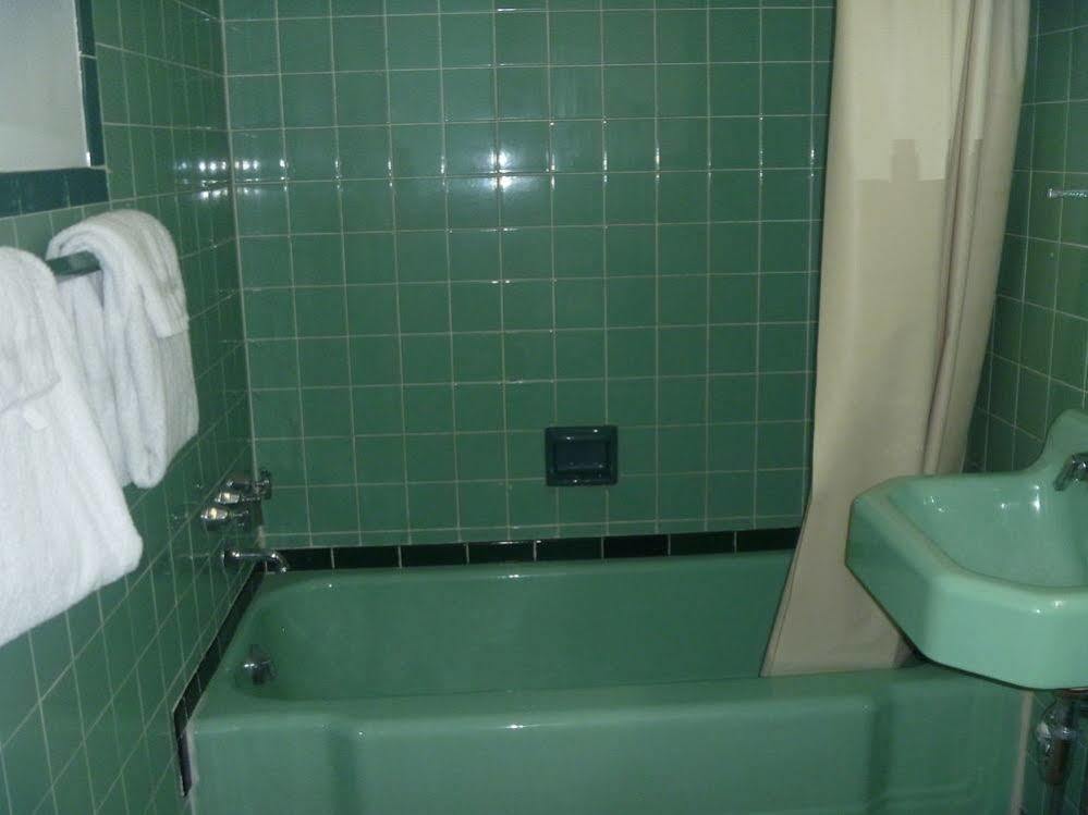 Motel 22 Mapleton Depot Хънтингдън Екстериор снимка