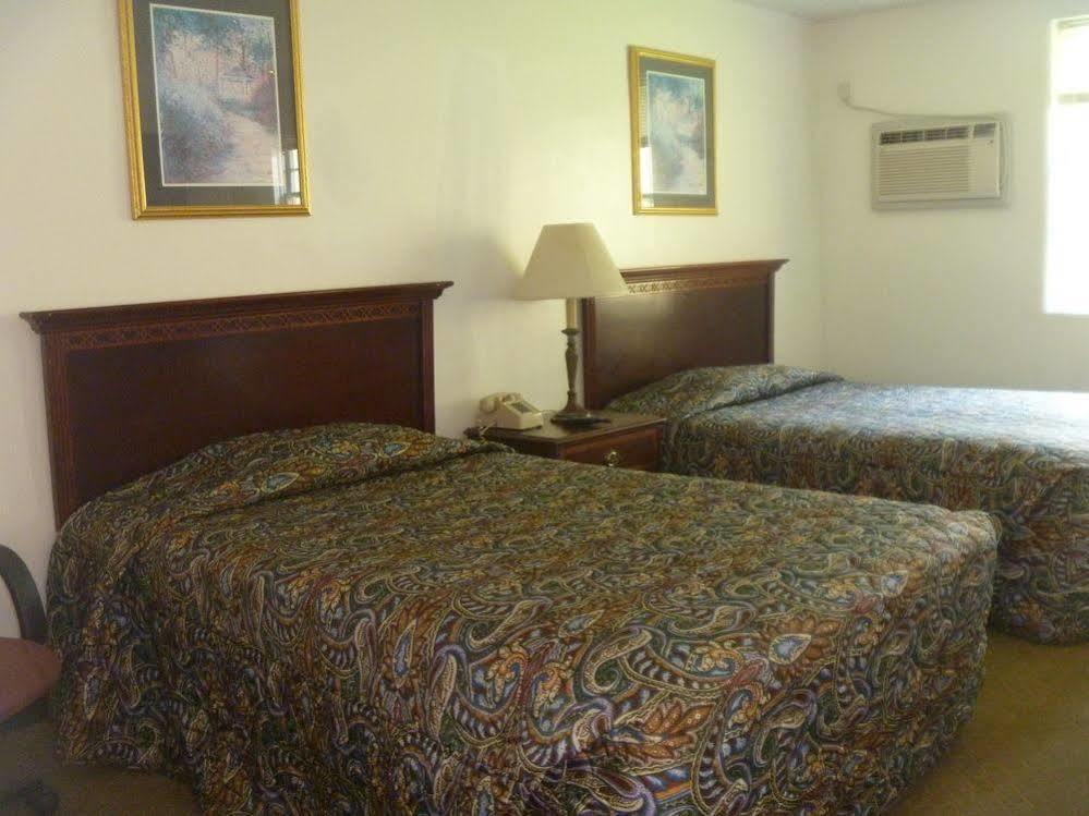 Motel 22 Mapleton Depot Хънтингдън Екстериор снимка